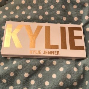 Kylie Jenner Royal Peach Palette